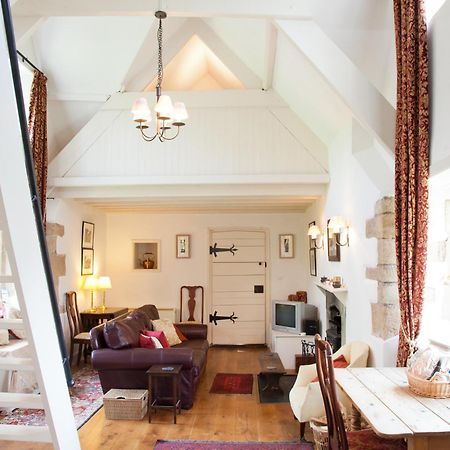 Welsh Gatehouse, Historic Castle Which Can Cater For Electric Vehicle Mathern エクステリア 写真