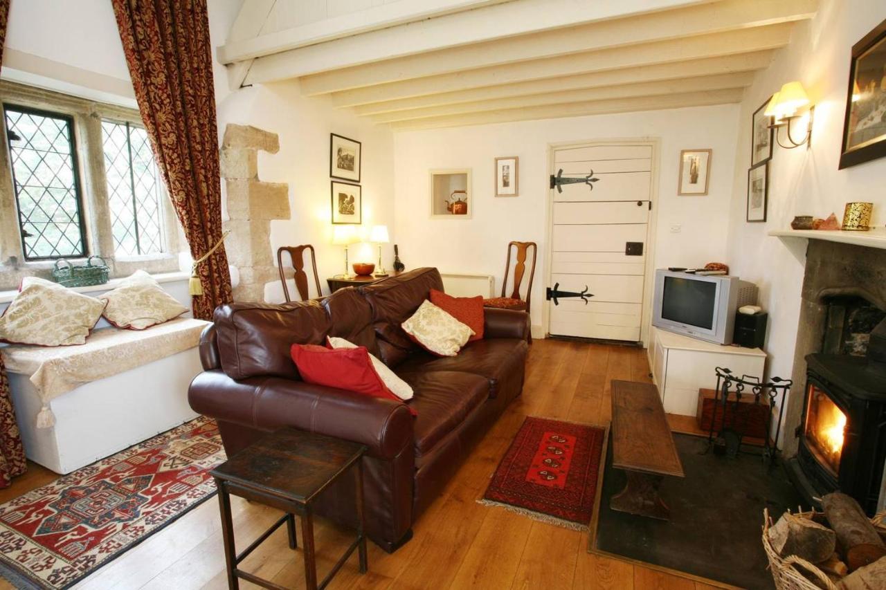 Welsh Gatehouse, Historic Castle Which Can Cater For Electric Vehicle Mathern エクステリア 写真