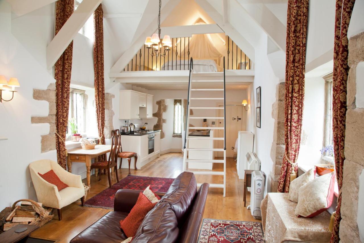 Welsh Gatehouse, Historic Castle Which Can Cater For Electric Vehicle Mathern エクステリア 写真