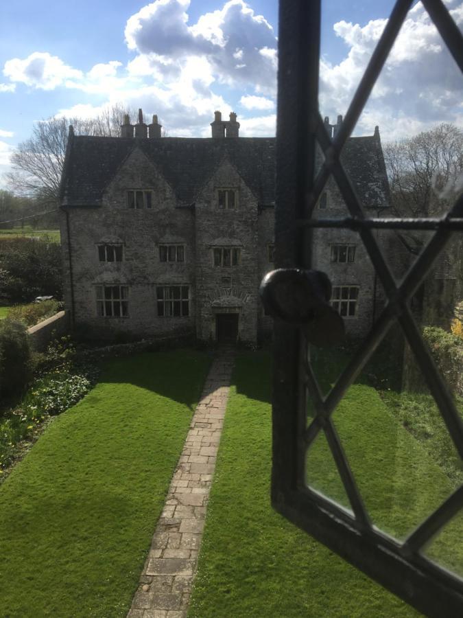 Welsh Gatehouse, Historic Castle Which Can Cater For Electric Vehicle Mathern エクステリア 写真