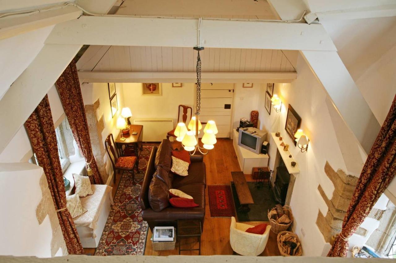 Welsh Gatehouse, Historic Castle Which Can Cater For Electric Vehicle Mathern エクステリア 写真