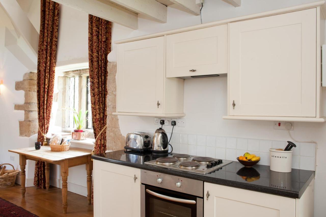 Welsh Gatehouse, Historic Castle Which Can Cater For Electric Vehicle Mathern エクステリア 写真