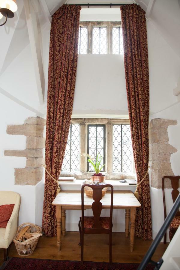 Welsh Gatehouse, Historic Castle Which Can Cater For Electric Vehicle Mathern エクステリア 写真